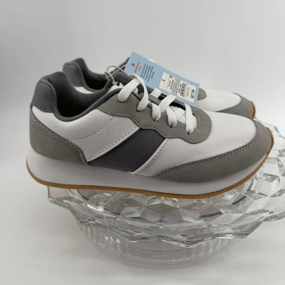 Cat & Jack Brock Kids Size 4 Gray White Athletic Sneakers Shoes New 093 04 0332